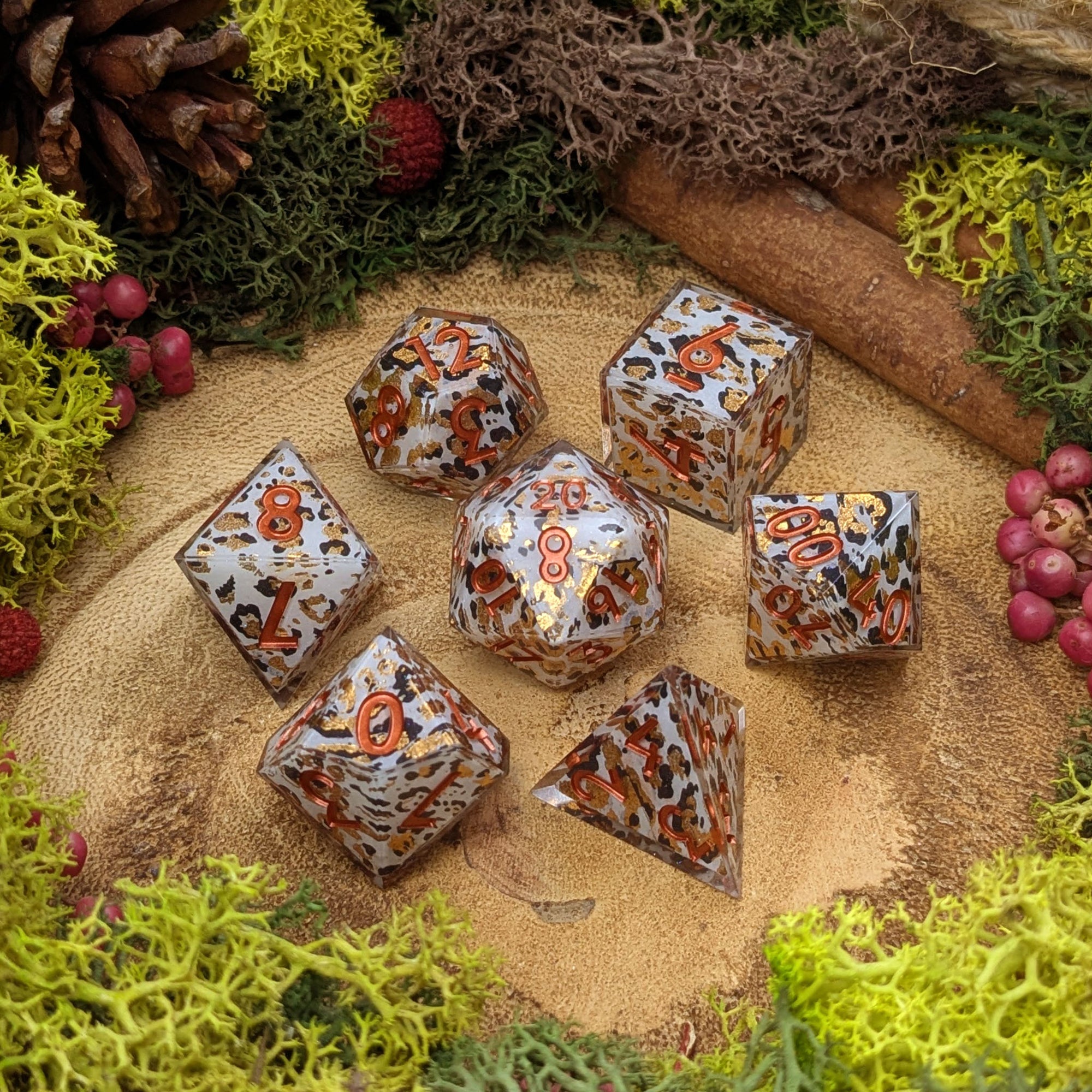 Snow Leopard | Sharp Edge Dice